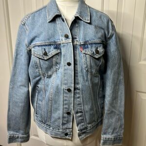 Men’s light wash denim jean jacket